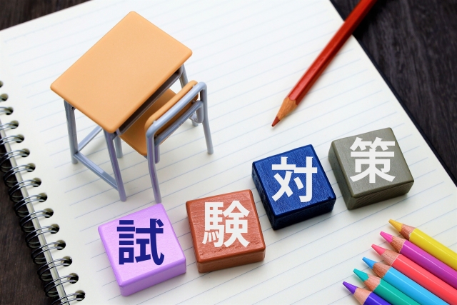 ケアマネジャー試験の勉強時間はどれくらい？働きながら合格するコツを解説